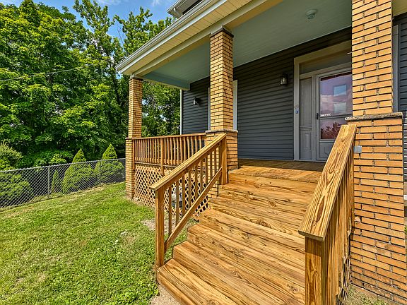 2nd image of 210 Seville Ave
