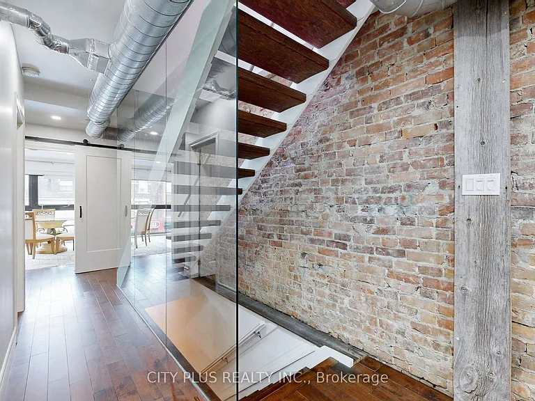 704 Bloor St W — Photo 2