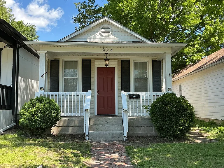 924 Pottawatomie St — Photo 1