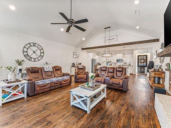 5th image of 111 Deep Wood Ln