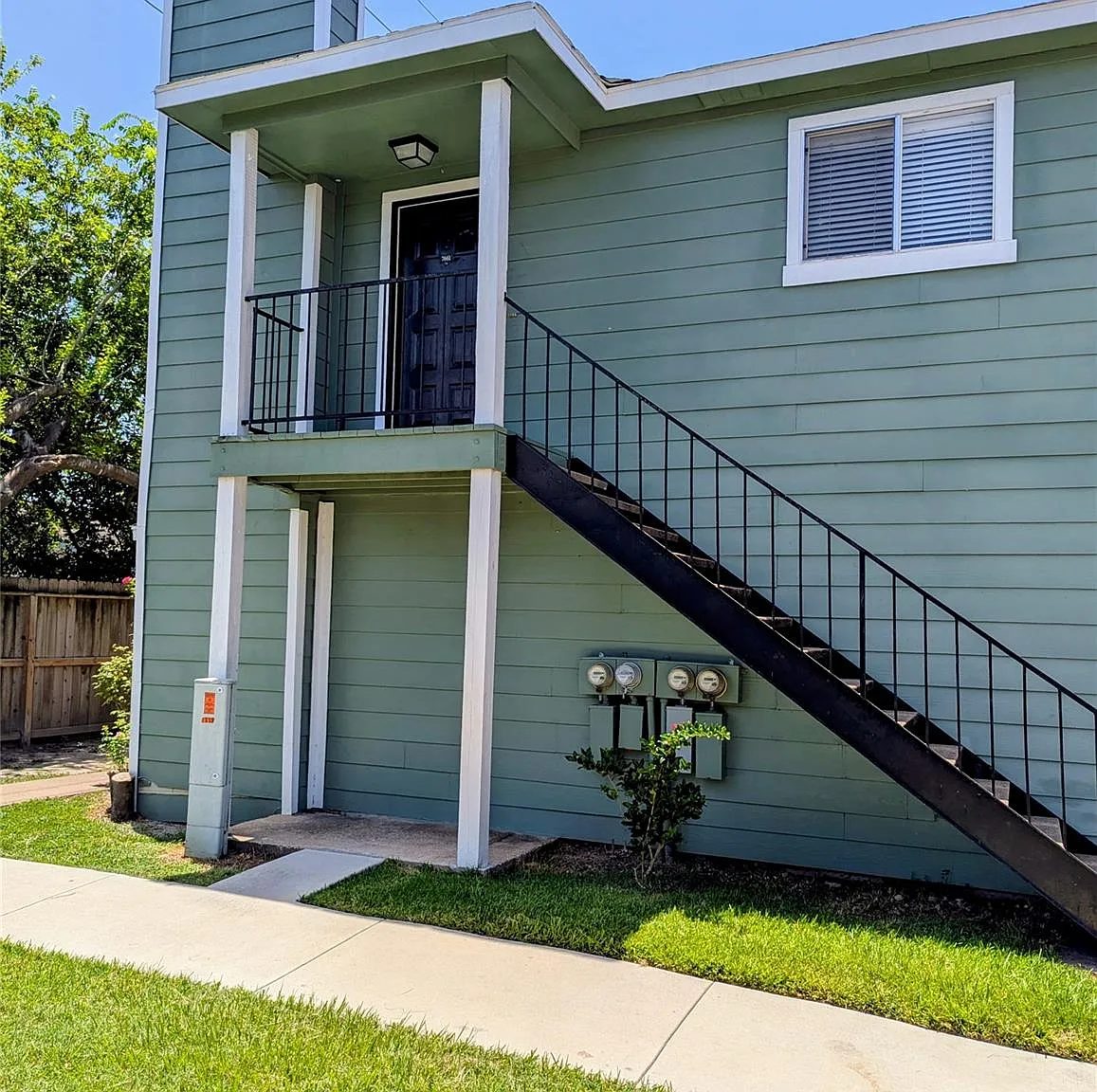 2 bed, 2.0 bath, 960 sqft, $1,250 — Photo 1