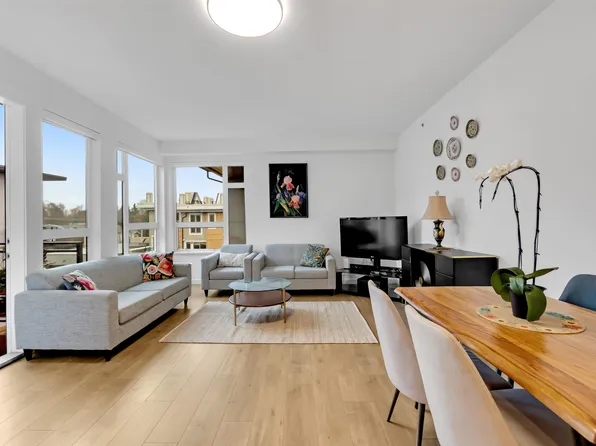 715 W 15th St #303, North Vancouver, BC V7M 1R5