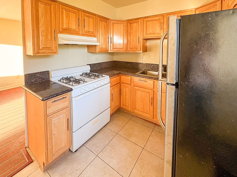 2nd image of 4439 Price St APT 5
