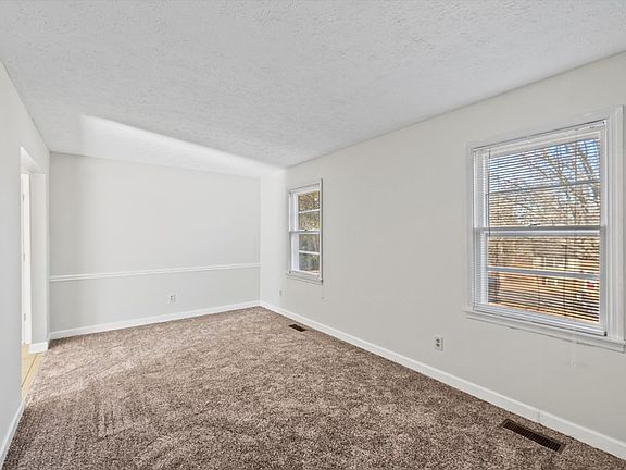 5th image of 104 Genevieve Dr