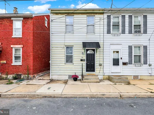 31 W Washington St, Fleetwood, PA 19522