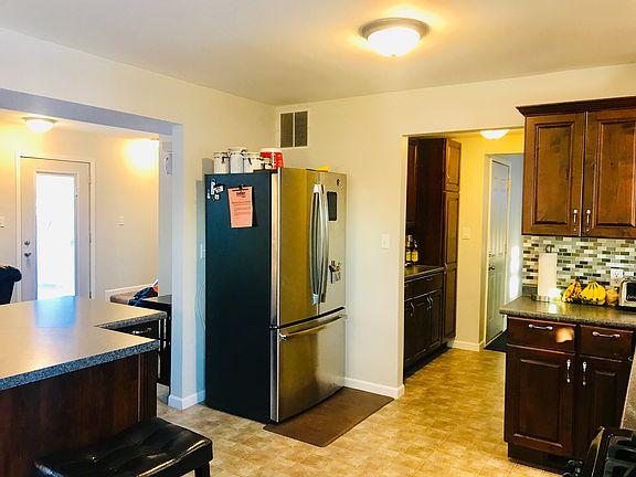 4th image of 1130 E Bogardus St