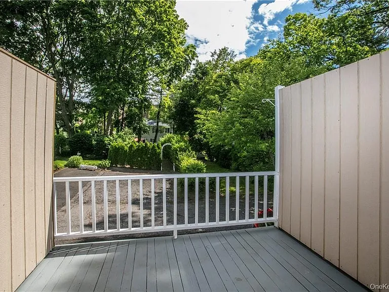 8 Elkan Rd — Photo 11
