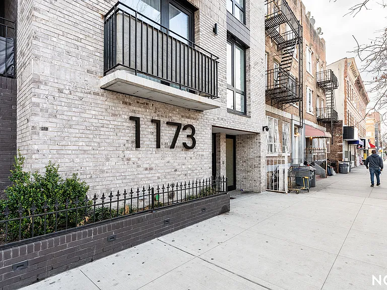 1173 Rogers Ave #PH1 — Photo 21
