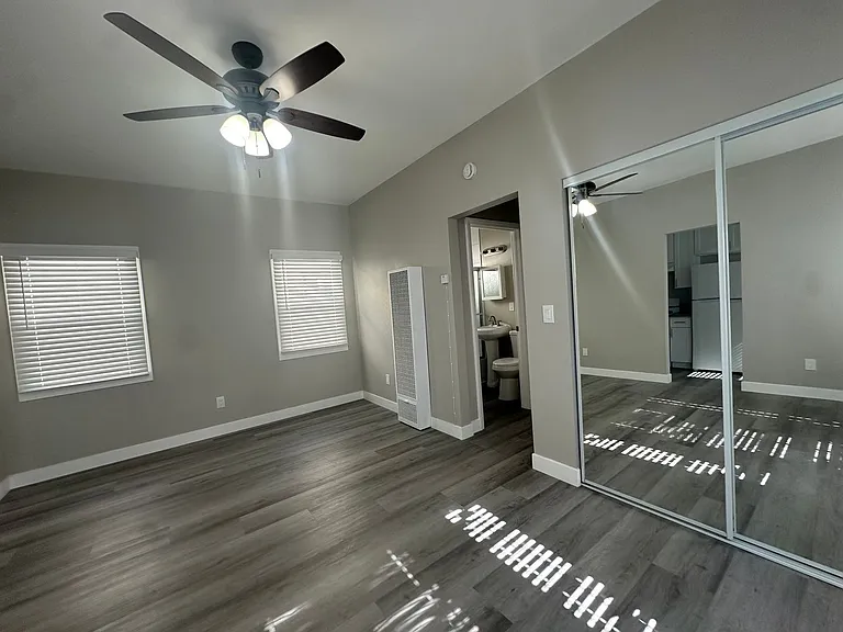 1904 E Bermuda St #9 — Photo 3