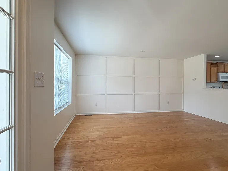 900 Cadwell Ln — Photo 8