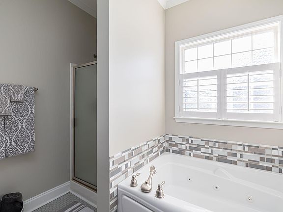 5th image of 390 Quick Silver Dr