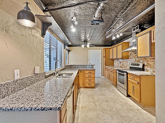 2nd image of 26 Oakbrook Dr