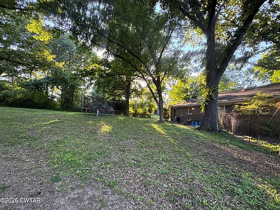 3rd image of 152 Radio Rd