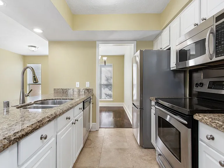 5904 Sandhurst Ln #246 — Photo 8