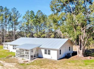 1176 Early Ln, Graceville, FL 32440
