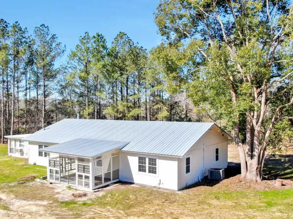1176 Early Ln, Graceville, FL 32440