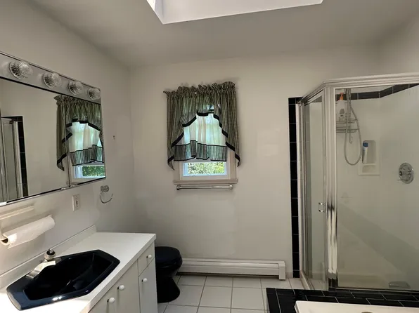 2 Peace Ln, East Setauket, NY 11733