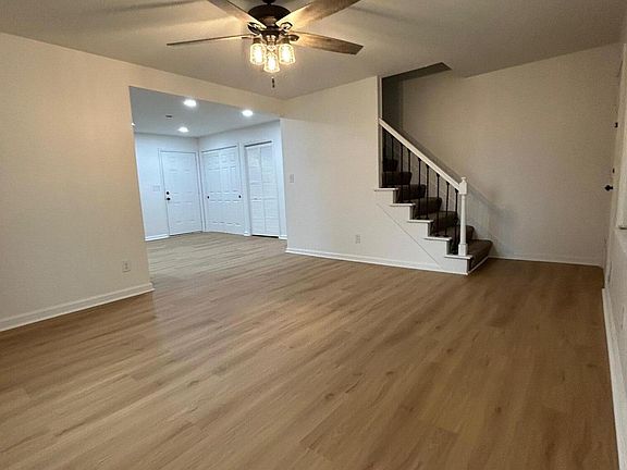 3rd image of 4820 Hood Rd