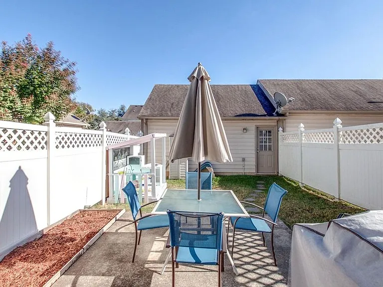 904 Tote Ln — Photo 12