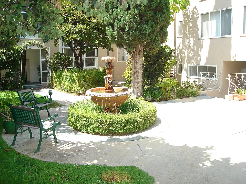11707 W Sunset Blvd #21