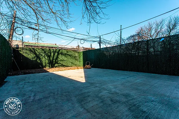 Rented by MySpaceNYC | media 11