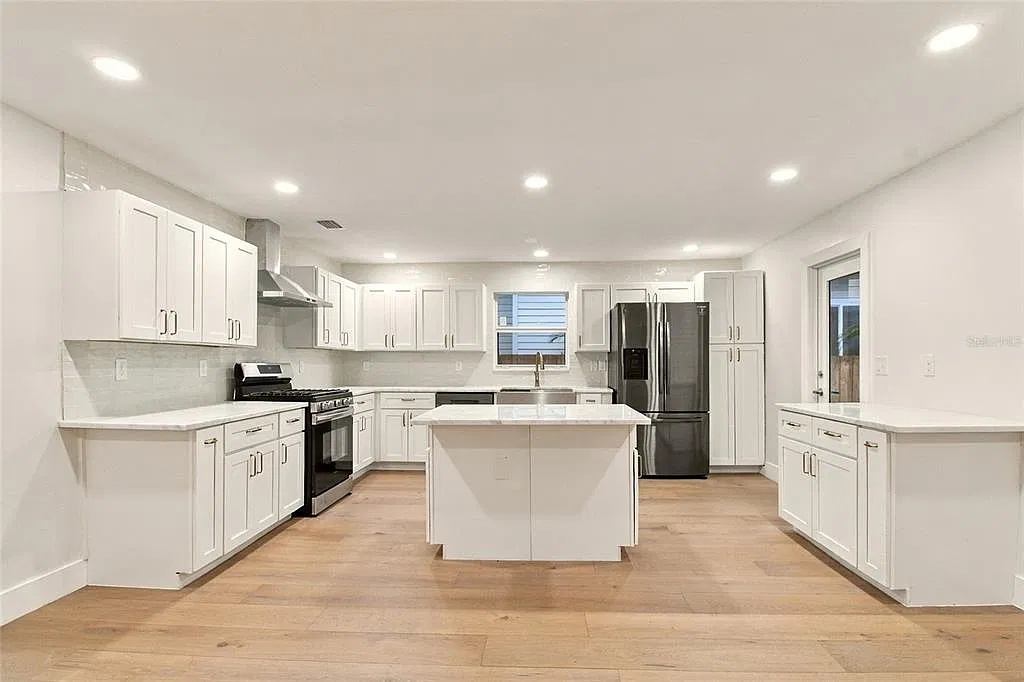 4 bed, 3.0 bath, 2180 sqft, $4,500 — Photo 4