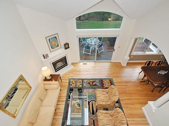 3rd image of 25 Windingwood Ln