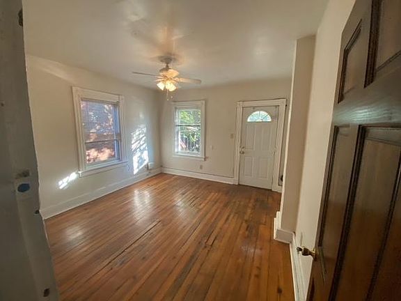 3rd image of 1309 W Cary St