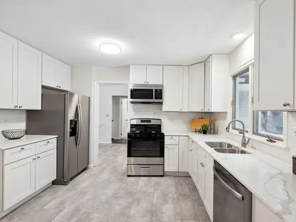 4100 Tonkawood Ln, Minnetonka, MN 55345