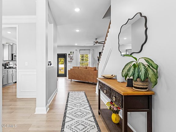 5th image of 806 Washington Sq