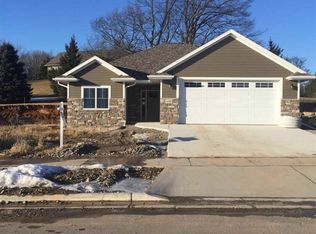 3340 Stone Ridge Dr, Suamico, WI 54313
