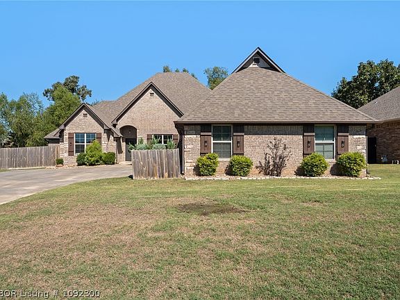 3rd image of 1501 Crystal Ct