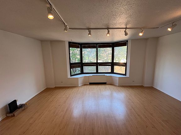 Living area with Bay Window and city views