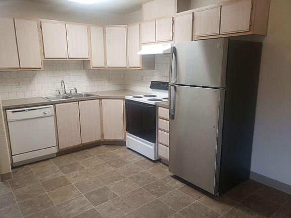 3rd image of 120 SE 143rd Ave APT 10