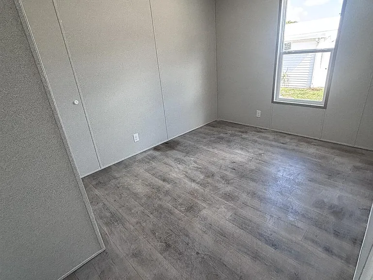 7480 SE Eagle Ave — Photo 14