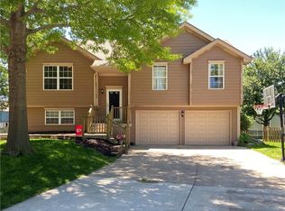 1108 SE Granada Ct, Lees Summit, MO 64081