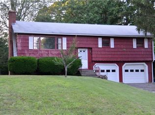 6 Dempsey Ct, Ansonia, CT 06401
