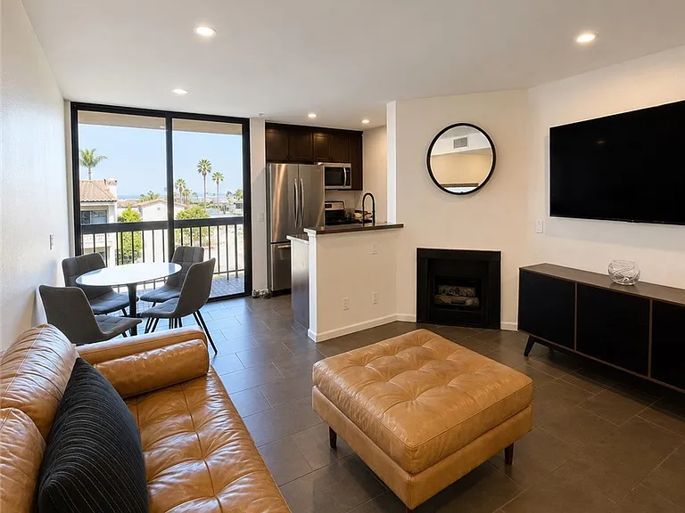 7320 Hawthorn Ave #318 — Photo 3