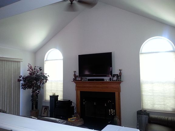 Family room with Fire place!