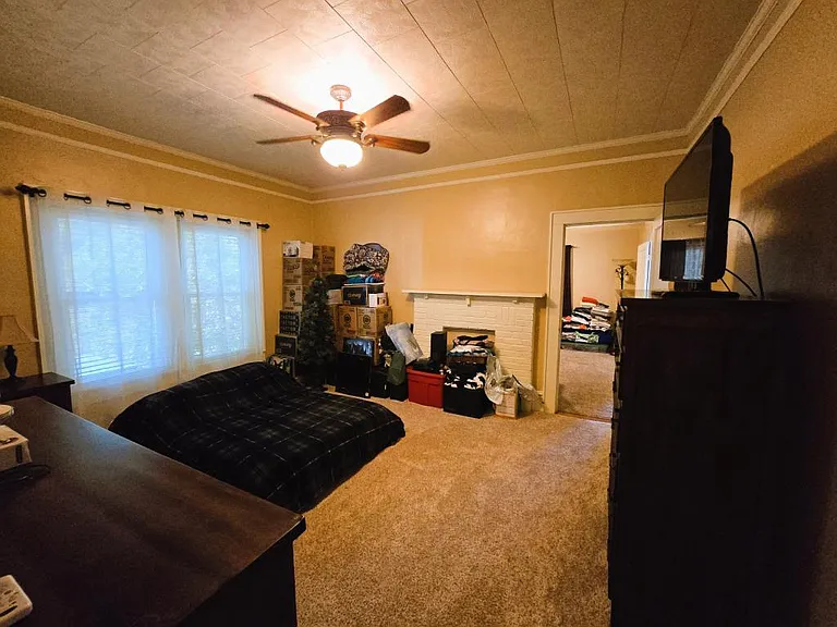 205 W Green St — Photo 15