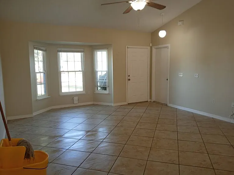 14024 Higgins St — Photo 12