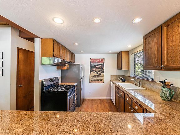 5th image of 708 Chapel Ln