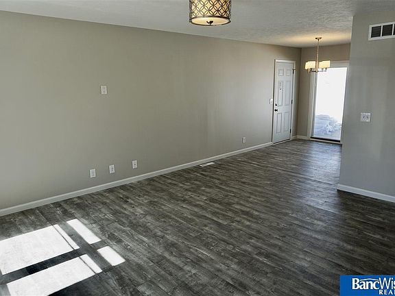3rd image of 836 Mary Ct