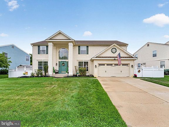 2nd image of 30 Winfield Cir