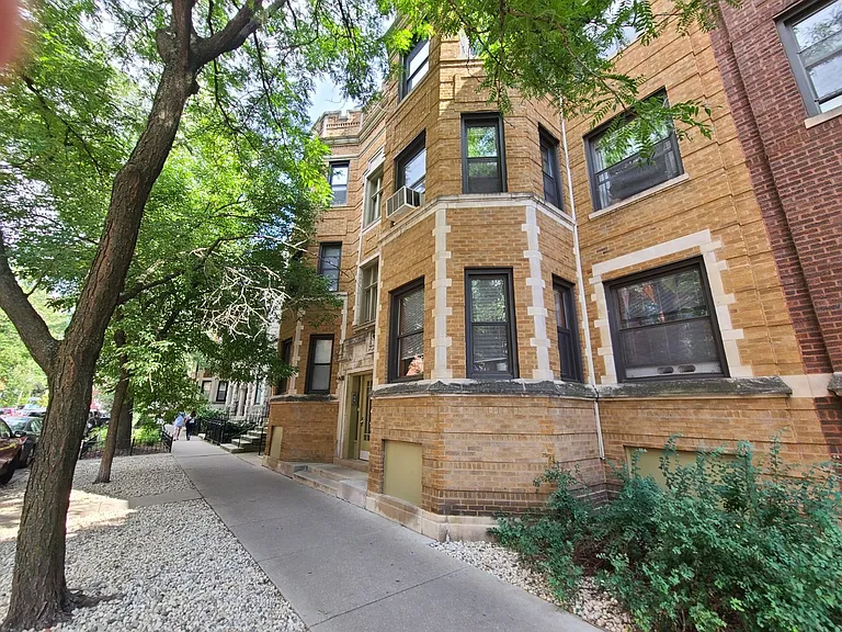 705 W Cornelia Ave #3 — Photo 1