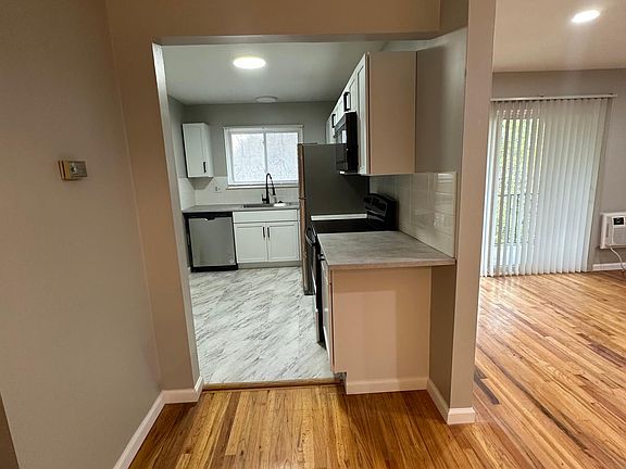 4th image of 406 Oakland Ave APT 11