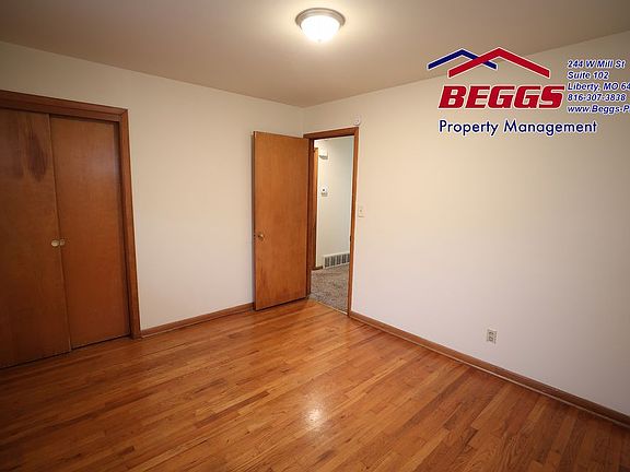 3rd image of 221 Bonaire St