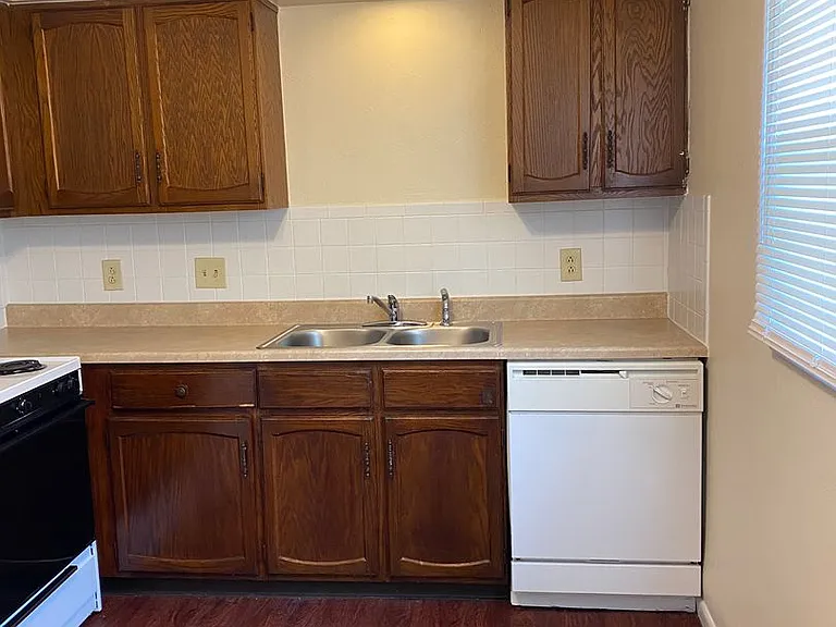 Washington Blvd Apartments — Photo 4