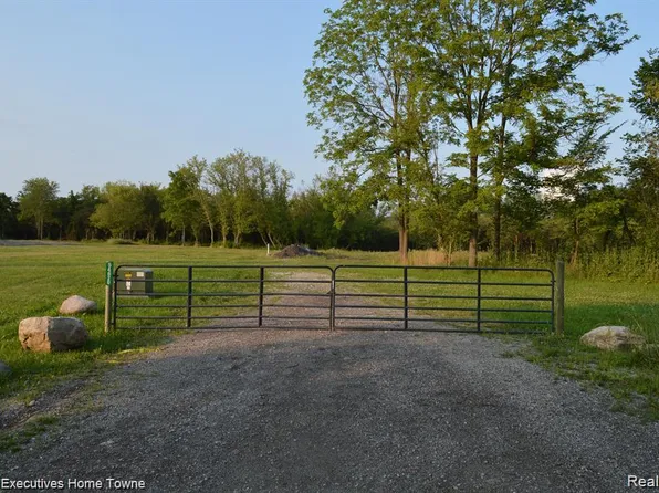 54620 Washington St, Chesterfield, MI 48047