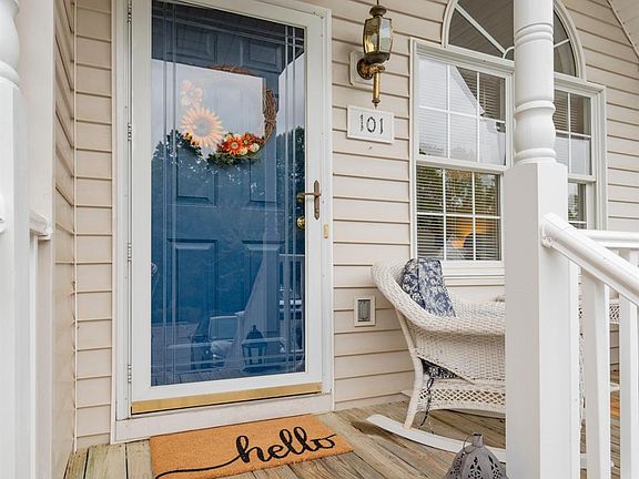 2nd image of 101 Wexford Pl